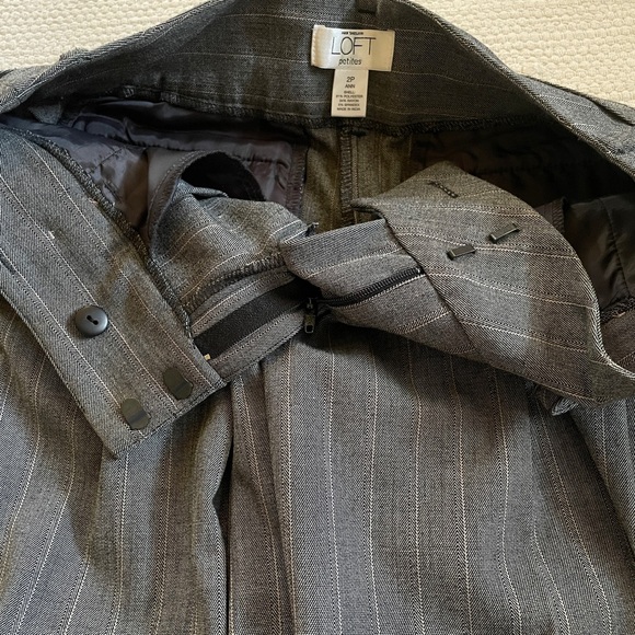 Ann Taylor LOFT Petite Pinstriped Pleated Knee Length Cuff Pants With Belt 2P - Picture 4 of 9